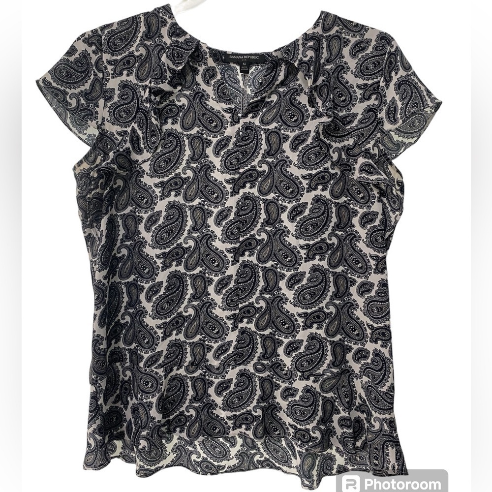 Banana Republic Black and White Paisley Short Sleeve Blouse
